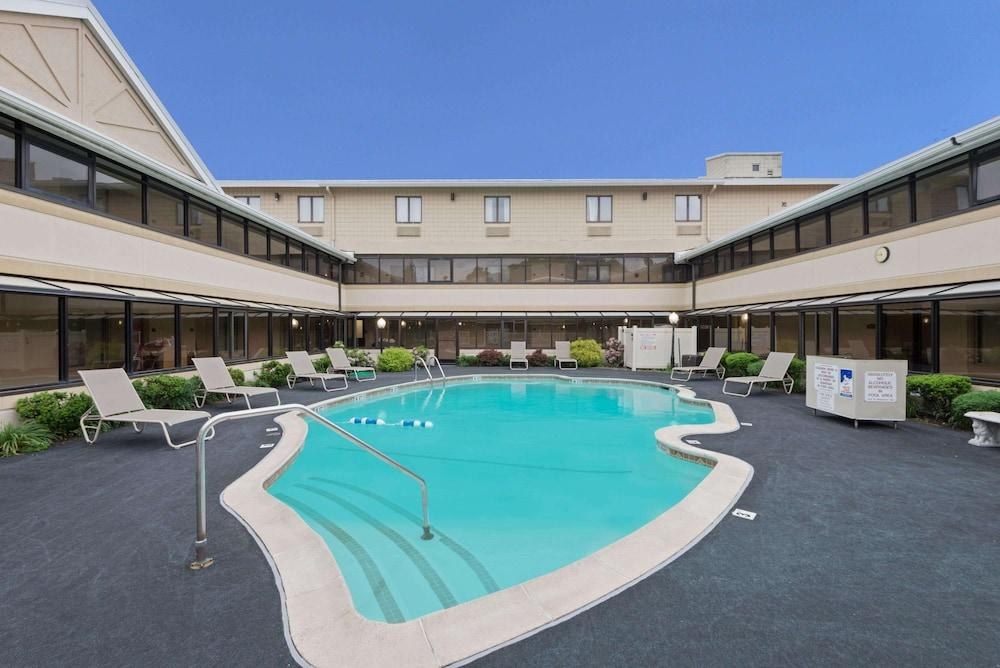RAMADA BOSTON photo 4
