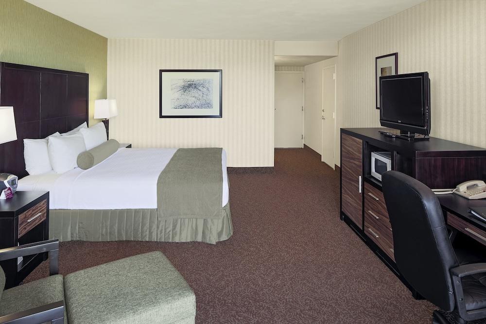 CROWNE PLAZA SAN DIEGO / MISSI photo 3