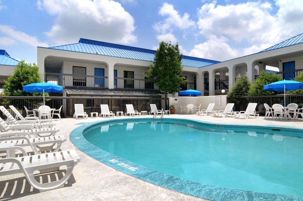 BAYMONT BY WYNDHAM MACON I-75 photo 1