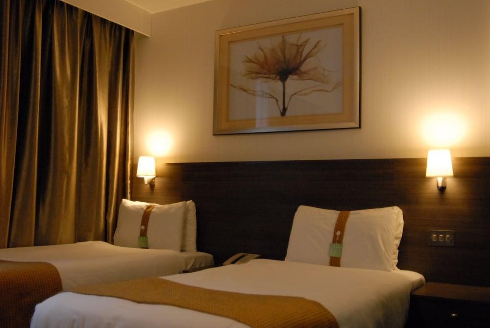CROWNE PLAZA LONDON - KINGSTON photo 3