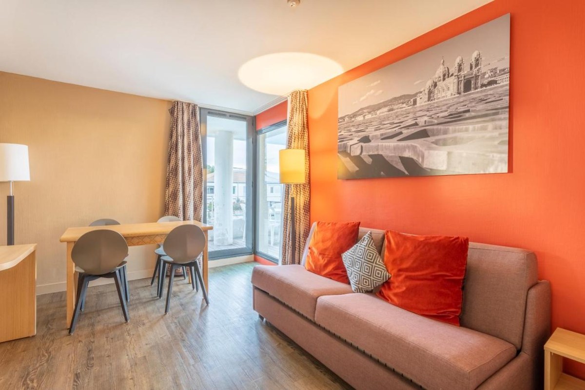 COMFORT SUITES MARSEILLA PRADO photo 2