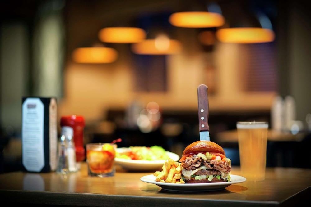 DOUBLETREE BY HILTON CHICAGO MIDWAY AIRPORT photo 3