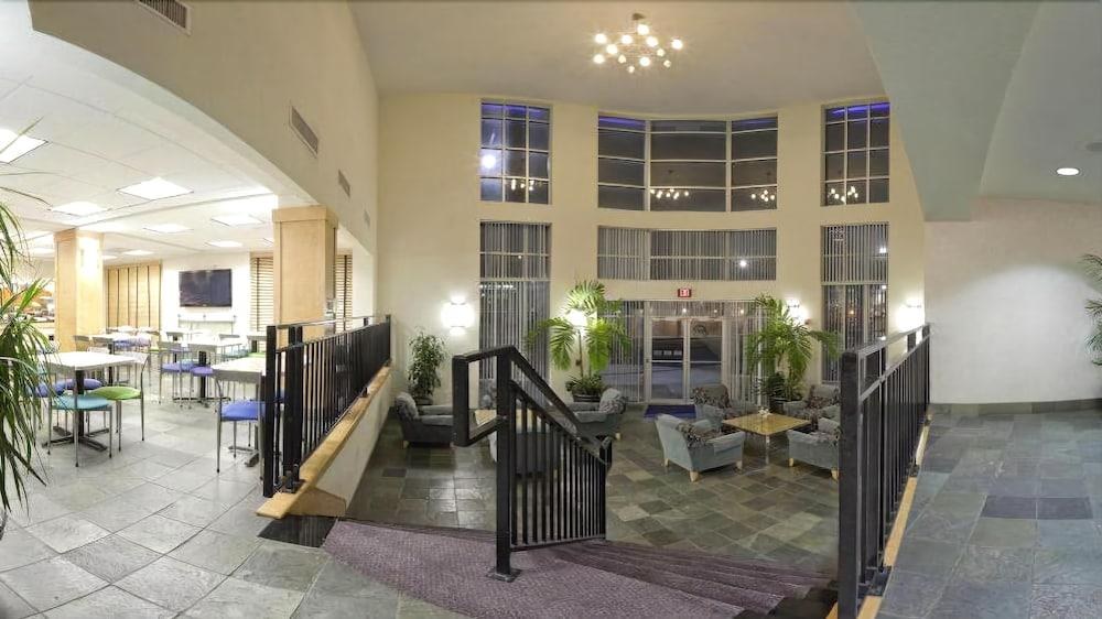 HOLIDAY INN EXPRESS & SUITES SAN ANTONIO RIVERCENTER AREA photo 4