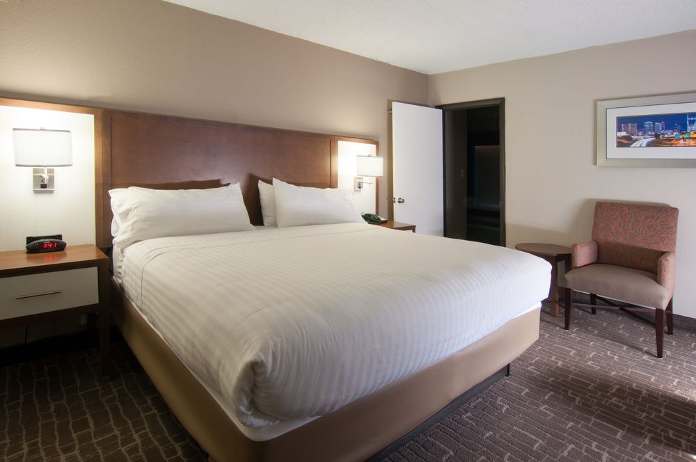 HOLIDAY INN EXPRESS & SUITES NASHVILLE-I-40&I-24(SPENCE LN) photo 1