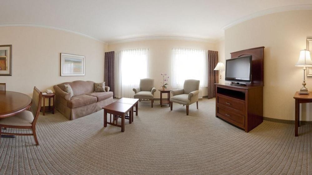 STAYBRIDGE SUITES SAN ANTONIO SEA WORLD photo 3