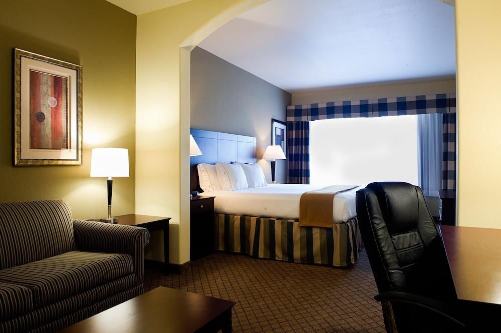 HOLIDAY INN EXPRESS & SUITES SAN ANTONIO NW-MEDICAL AREA photo 2