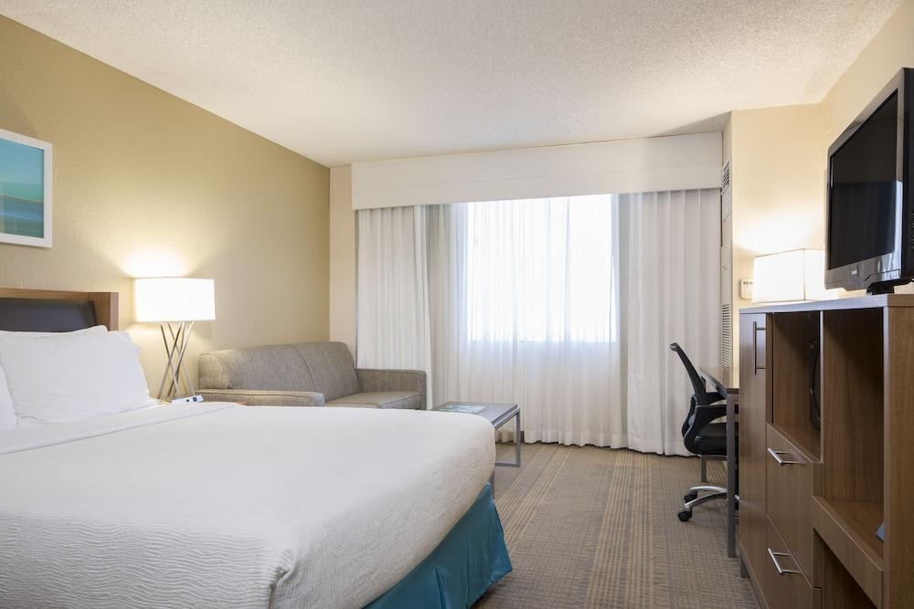 HOLIDAY INN PALM BEACH-AIRPORT CONF CTR photo 3