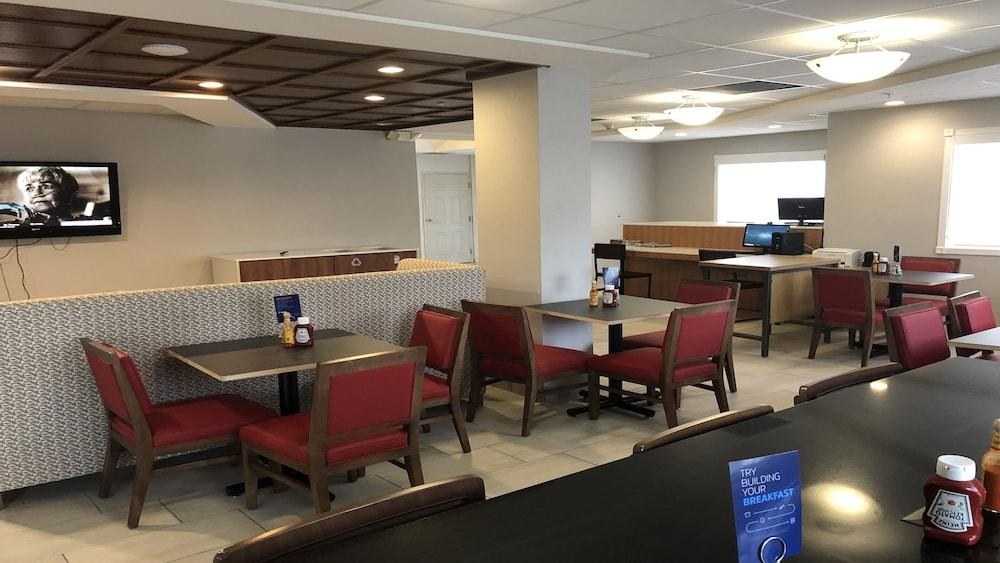 HOLIDAY INN EXPRESS WEST PALM BEACH METROCENTRE photo 2