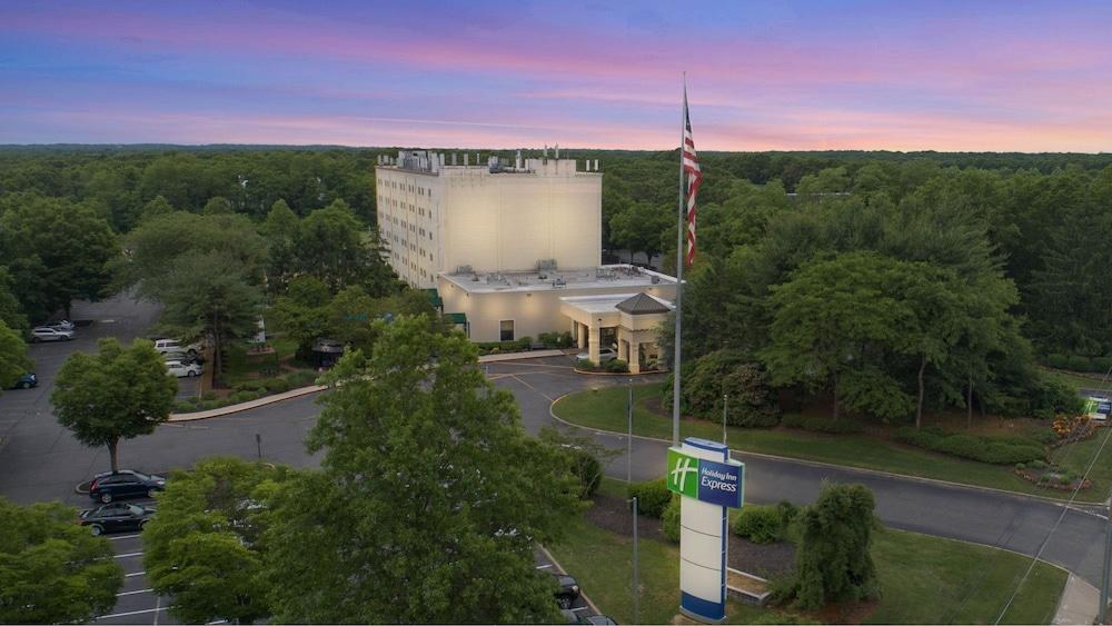 HOLIDAY INN EXPRESS STONY BROOK-LONG ISLAND photo 2