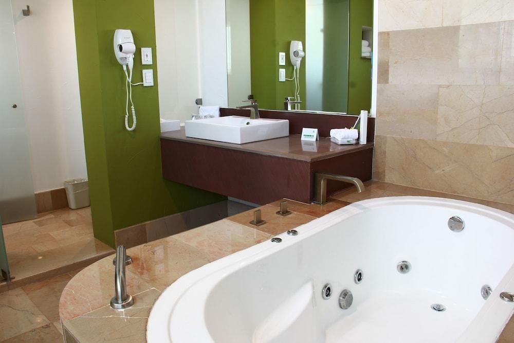 HOLIDAY INN QUERETARO ZONA KRYSTAL photo 3