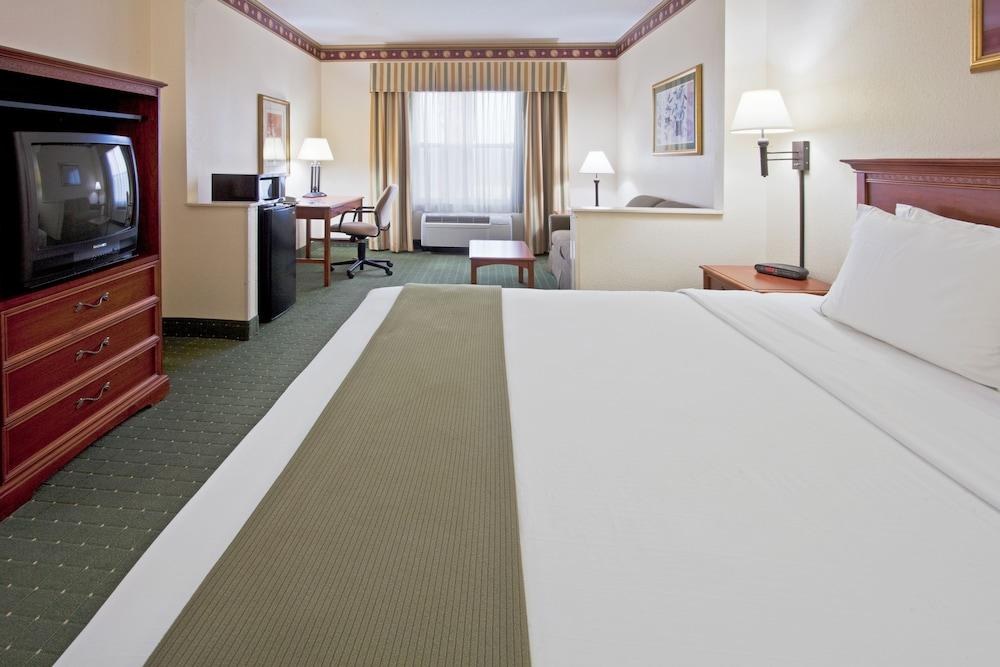 HOLIDAY INN EXPRESS & SUITES ORLANDO INTERNATIONAL AIRPORT photo 3