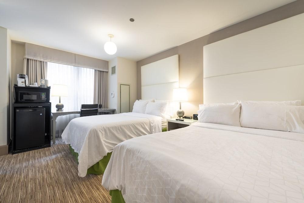HOLIDAY INN EXPRESS CHICAGO - MAGNIFICENT MILE photo 3