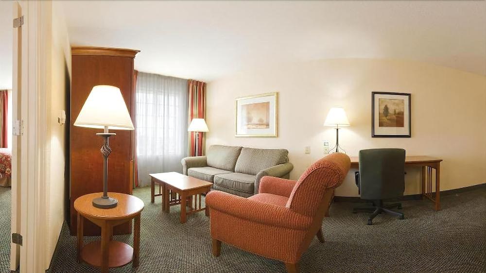 STAYBRIDGE SUITES HOUSTON WILLOWBROOK photo 3