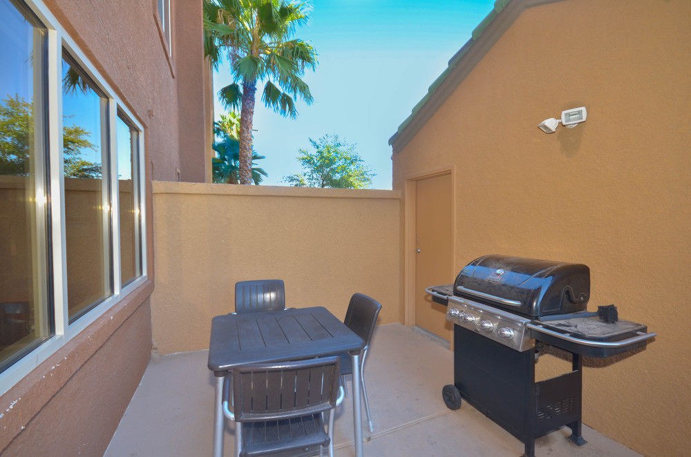 HOLIDAY INN EXPRESS LAS VEGAS-NELLIS