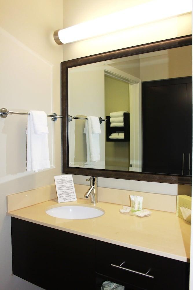 STAYBRIDGE SUITES HOUSTON IAH - BELTWAY 8 photo 4