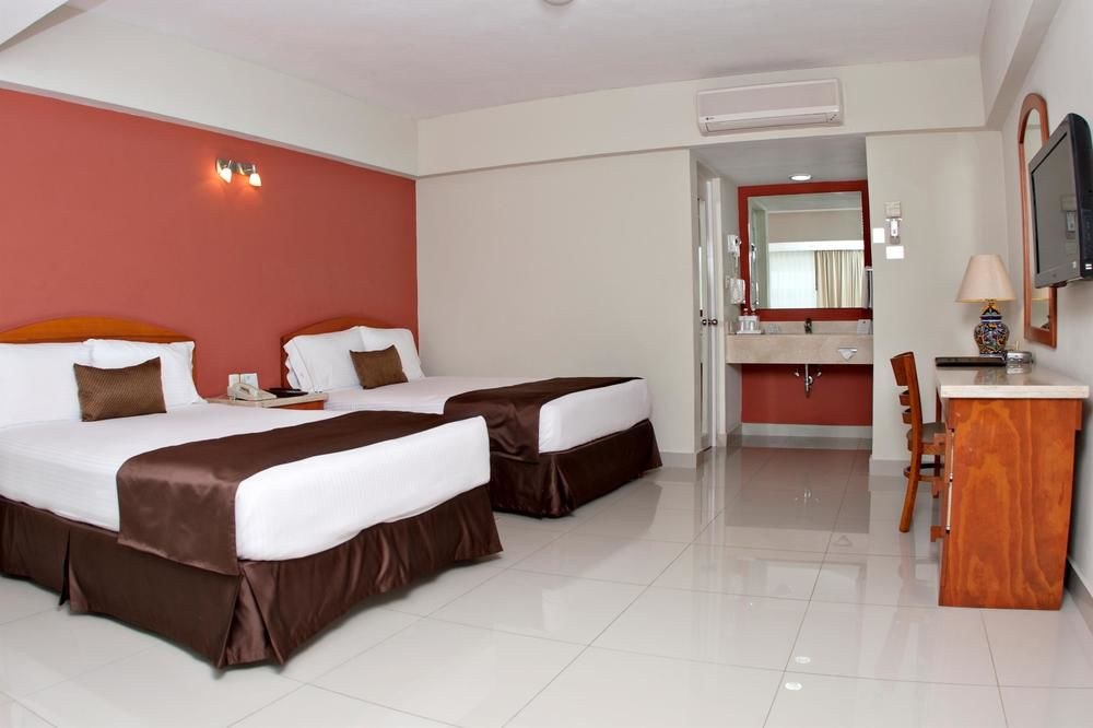 BEST WESTERN PLUS ROYAL COURTS photo 1