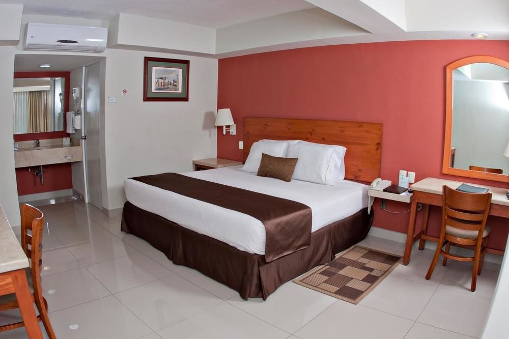 BEST WESTERN PLUS ROYAL COURTS photo 2