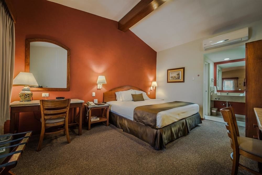 BEST WESTERN PLUS ROYAL COURTS photo 3