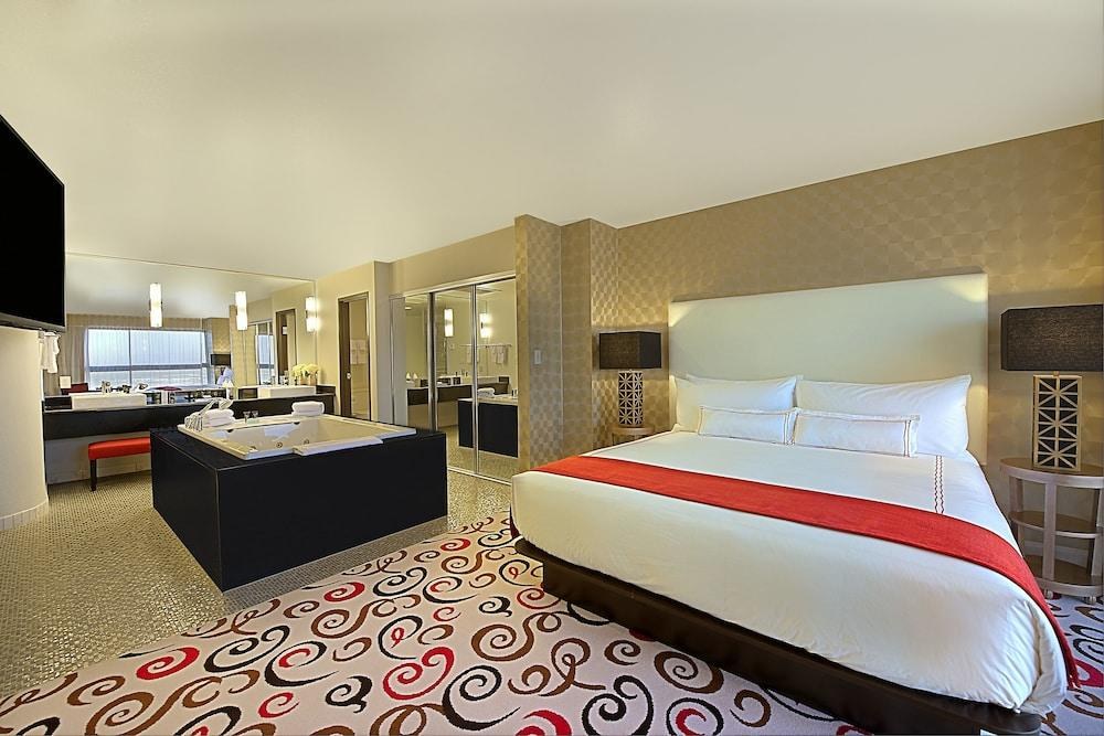 DOWNTOWN GRAND HOTEL & CASINO photo 2