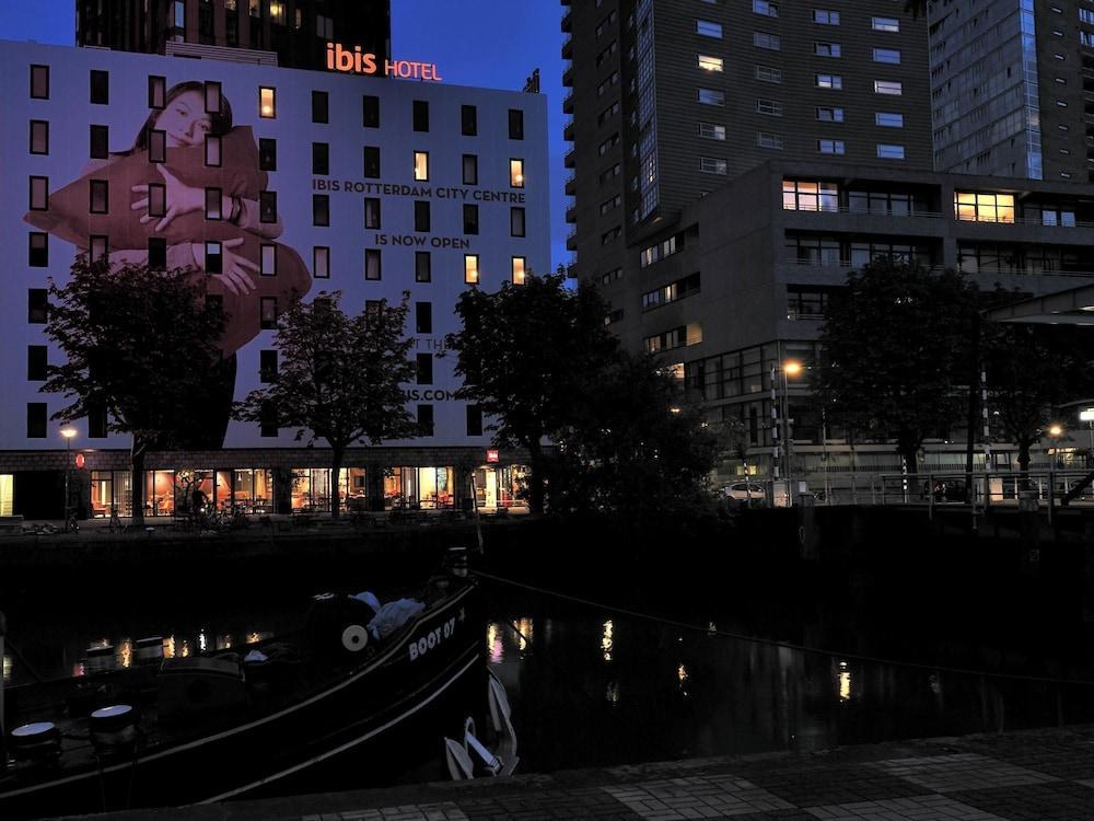 IBIS ROTTERDAM CITY CENTRE photo 2