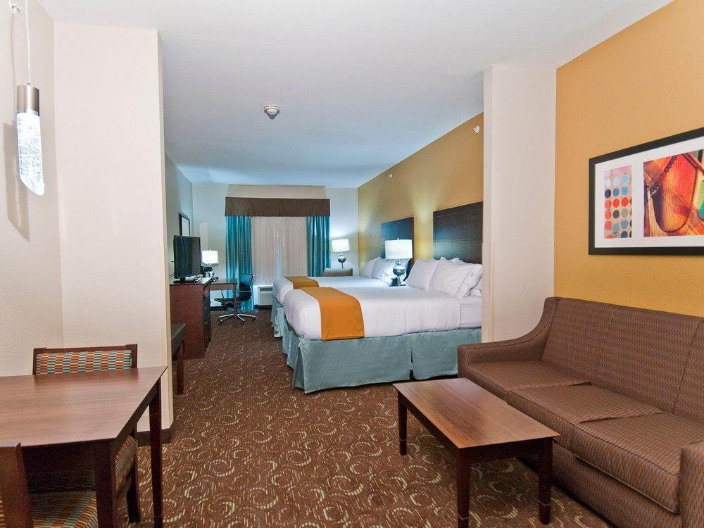 HOLIDAY INN EXPRESS & SUITES SAN ANTONIO SE BY AT&T CENTER photo 1