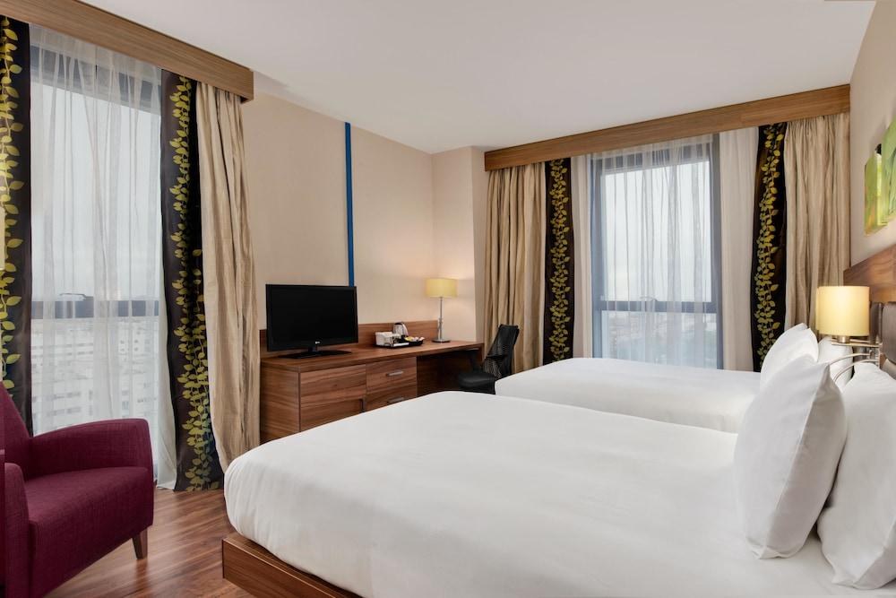 Hilton Garden Inn Sevilla photo 4