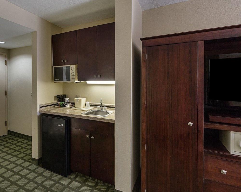 COMFORT INN & SUITES SOUTHWEST FWY AT WESTPARK photo 3