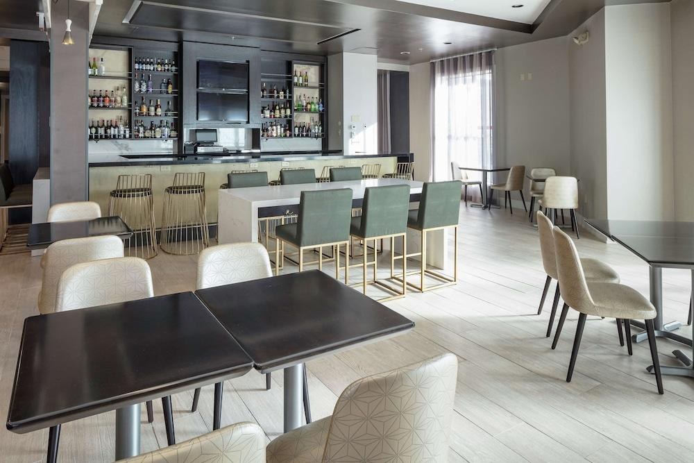 DOUBLETREE BY HILTON BOSTON LOGAN AIRPORT CHELSEA photo 4
