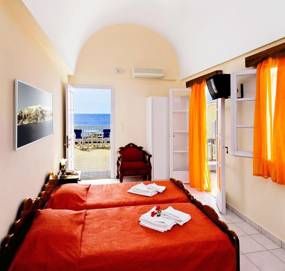 Dolphins Apartments Santorini photo 2