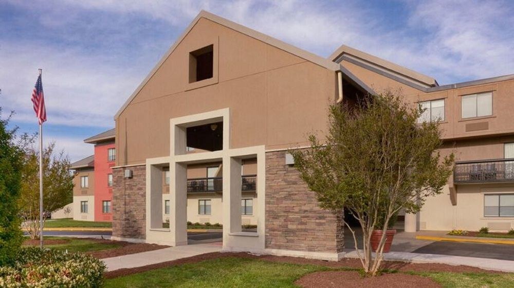 HOLIDAY INN EXPRESS NASHVILLE AIRPORT
