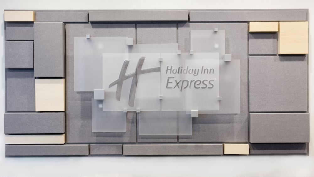 HOLIDAY INN EXPRESS NASHVILLE AIRPORT photo 3
