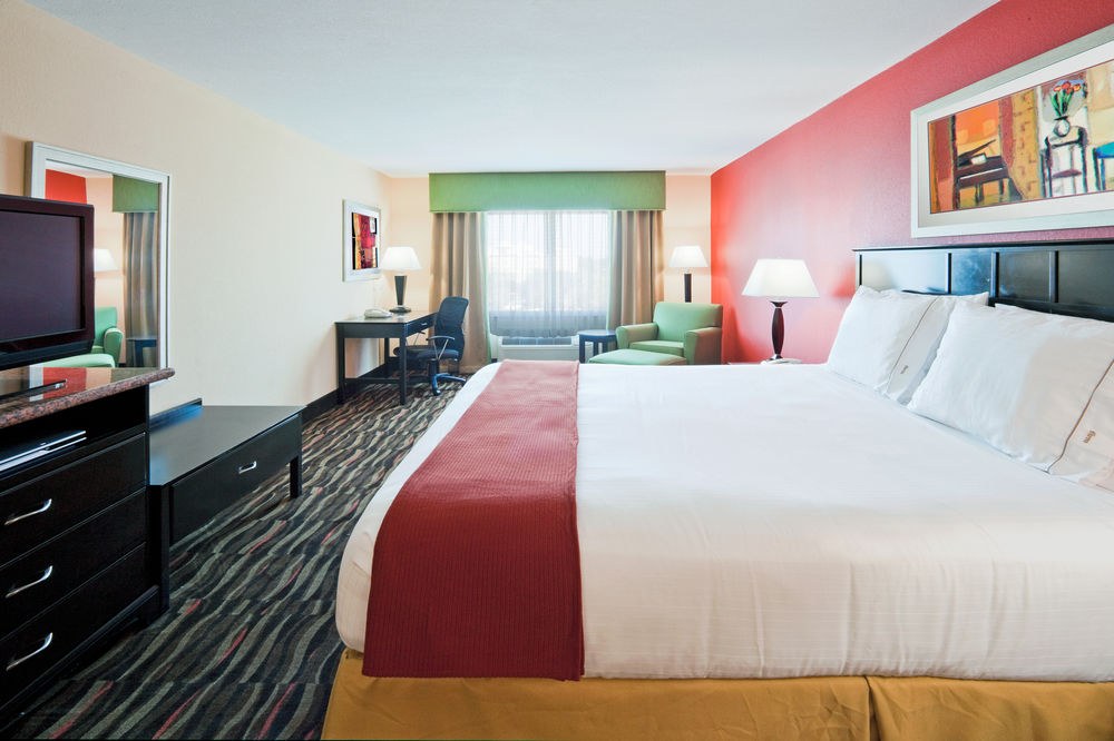 HOLIDAY INN EXPRESS & SUITES FT. LAUDERDALE AIRPORT/CRUISE