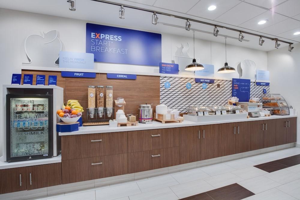 HOLIDAY INN EXPRESS & SUITES FT. LAUDERDALE AIRPORT/CRUISE photo 2