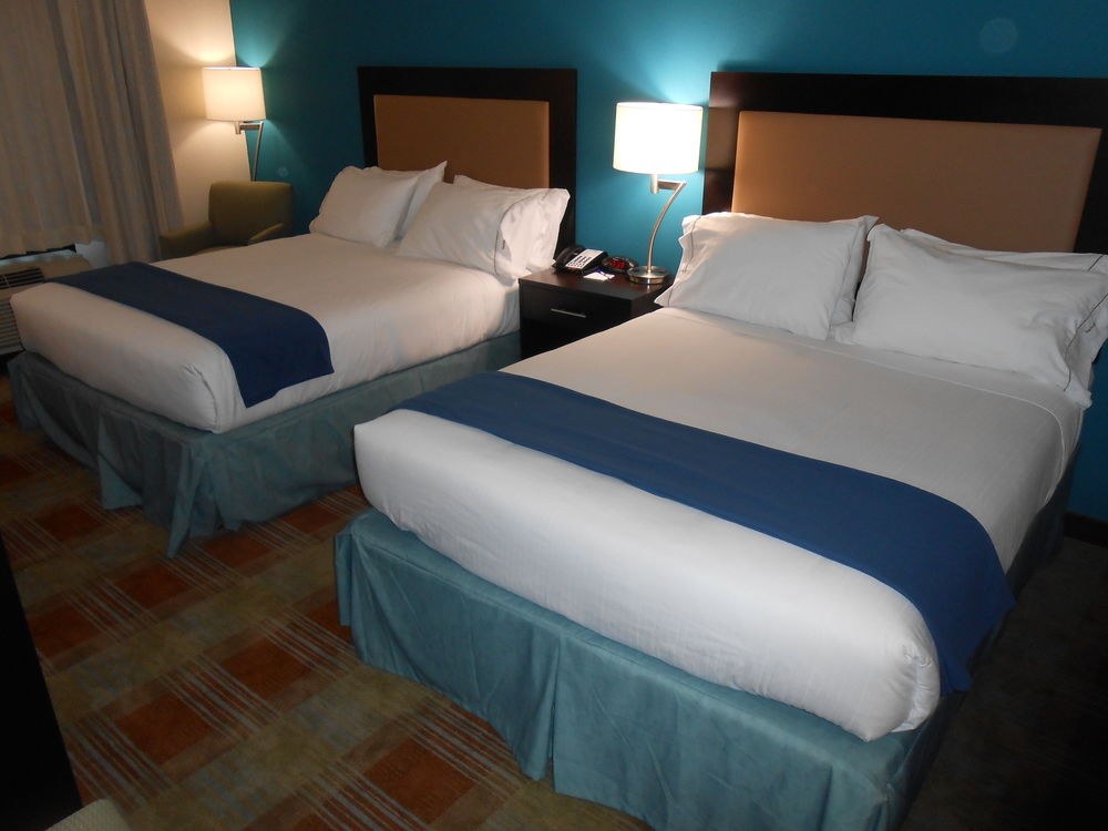 HOLIDAY INN EXPRESS & SUITES HOUSTON NORTHWEST-BROOKHOLLOW