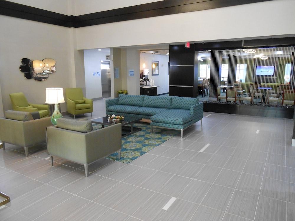 HOLIDAY INN EXPRESS & SUITES HOUSTON NORTHWEST-BROOKHOLLOW photo 3