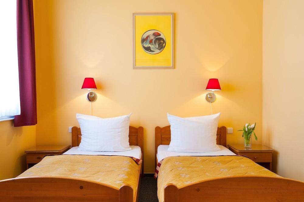 CLOISTER INN photo 3