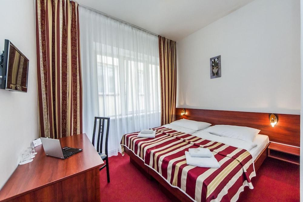 HOTEL METROPOLITAN photo 2