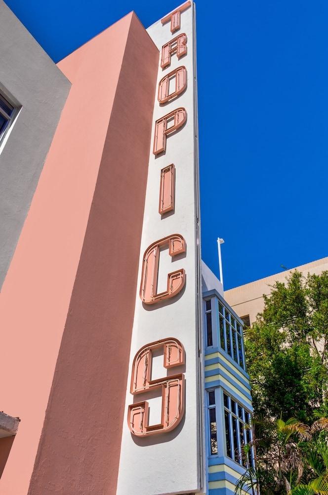 TROPICS HOTEL & HOSTELS photo 2