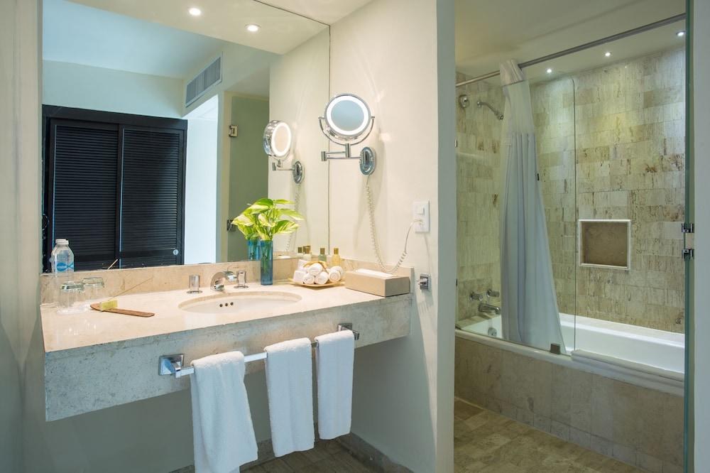 DREAMS SANDS CANCUN RESORT & SPA photo 2