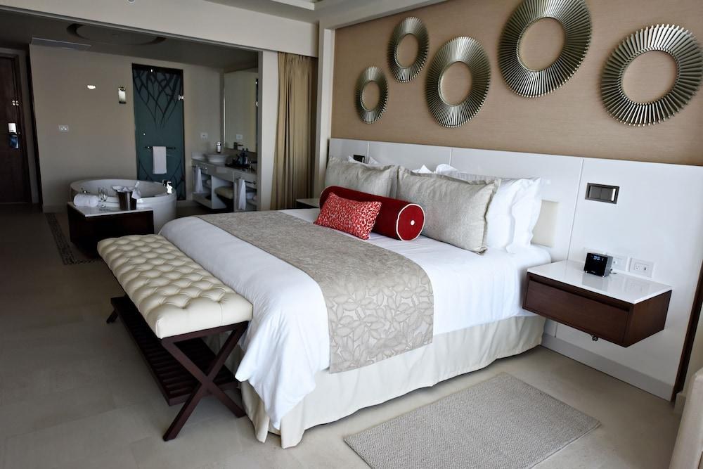 Royalton Riviera Cancun, An Autograph Collection All-Inclusive Resort & Casino photo 2