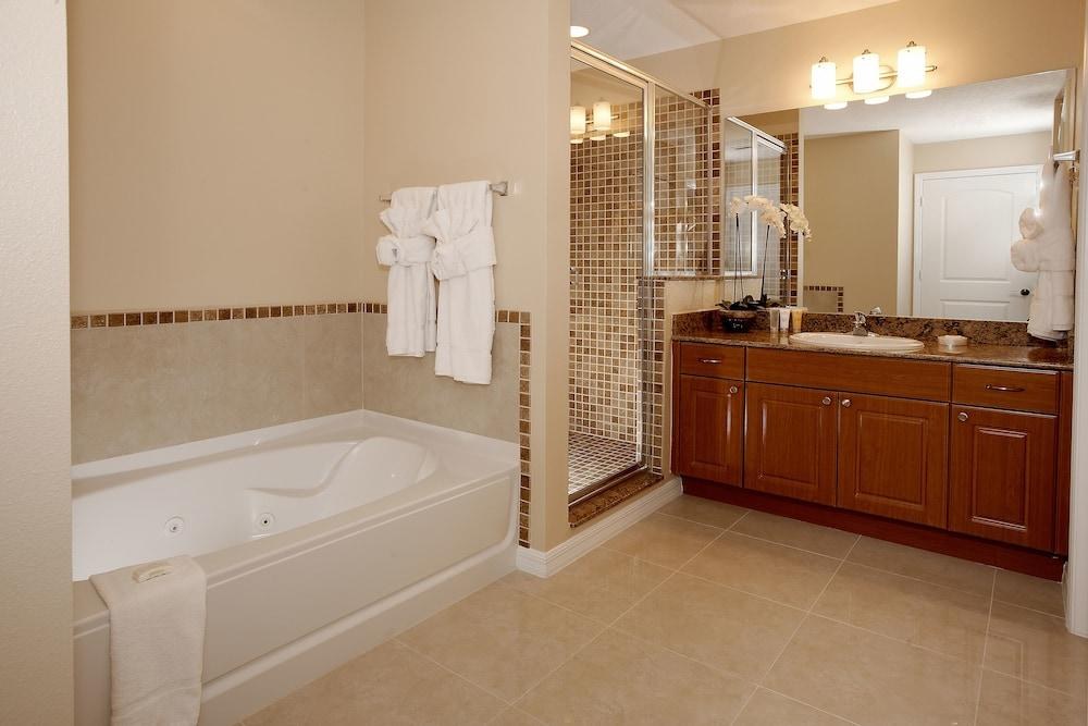 THE POINT HOTEL AND SUITES ORLANDO photo 2