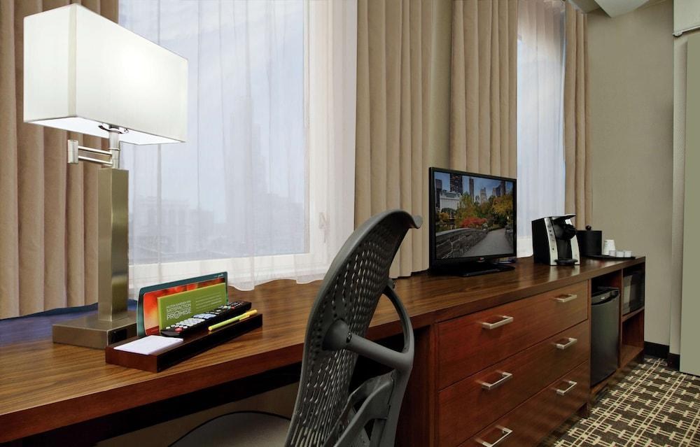 Hilton Garden Inn New York/Midtown Park Ave photo 2
