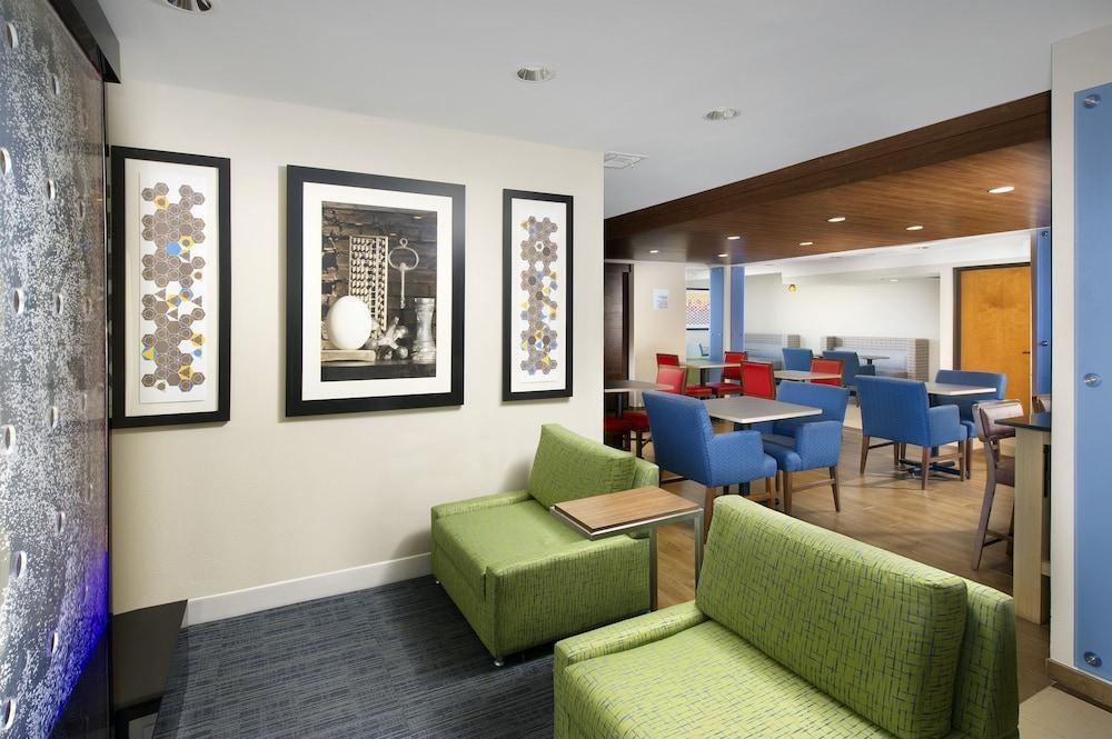 HOLIDAY INN EXPRESS & SUITES SAN ANTONIO-DTWN MARKET AREA photo 3
