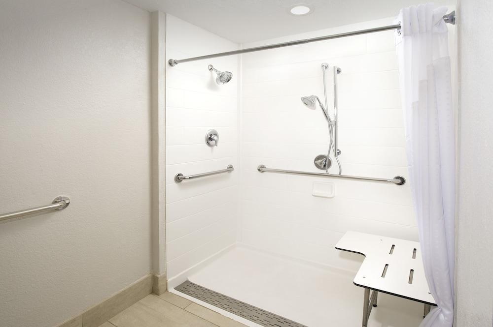 HOLIDAY INN EXPRESS & SUITES SAN ANTONIO-DTWN MARKET AREA photo 4
