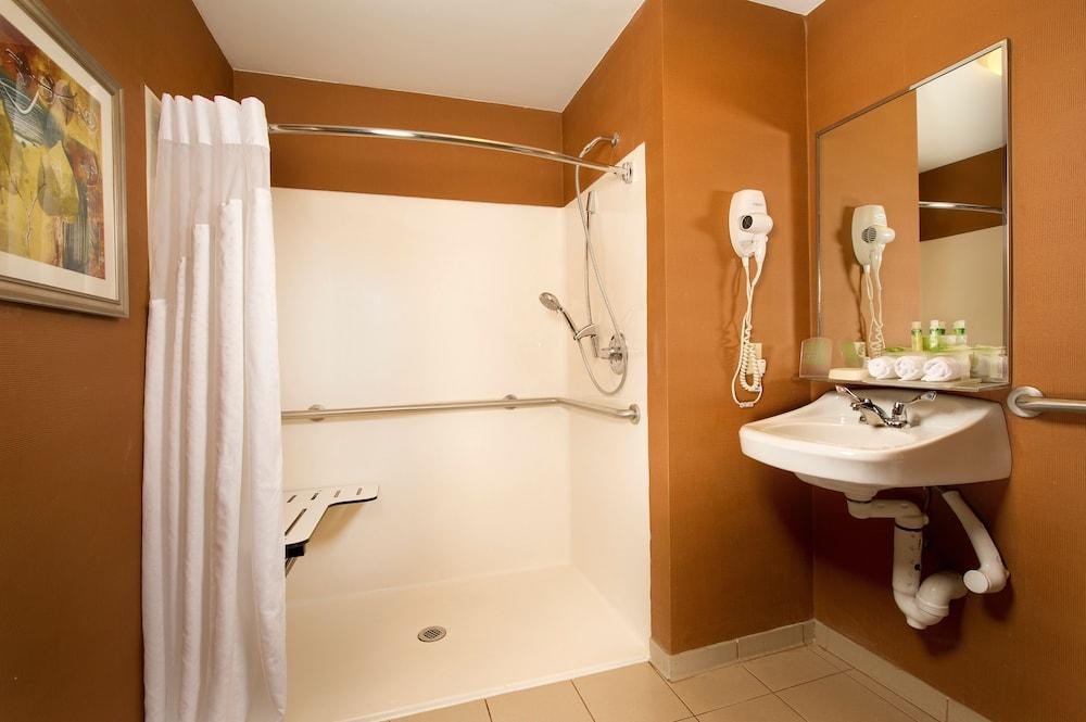 HOLIDAY INN EXPRESS SAN ANTONIO N-RIVERWALK AREA photo 3