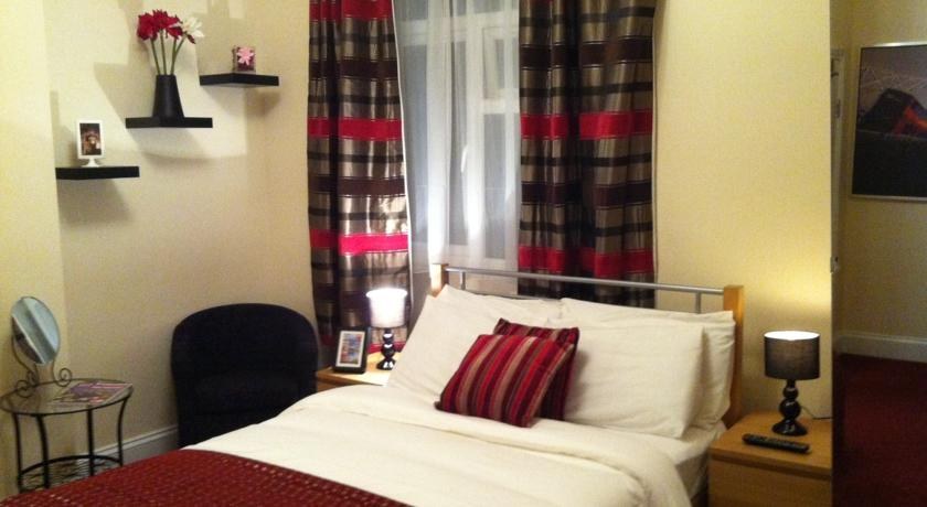 ROYAL LONDON HOTEL photo 2