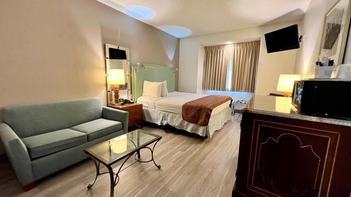Baymont by Wyndham Orlando/International Dr/Universal Blvd photo 2