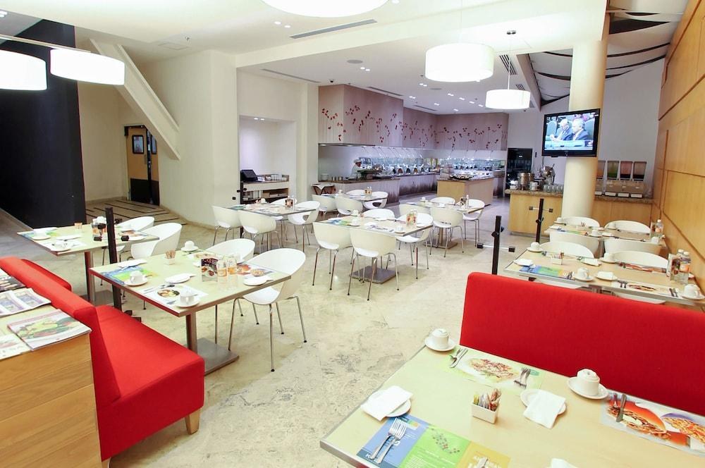 FIESTA INN INSURGENTES VIADUCTO photo 3