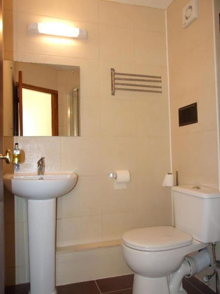 GLASGOW HOUSE HOTEL photo 2