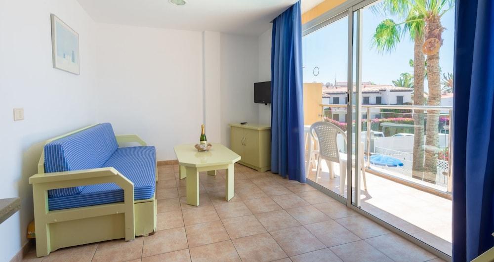 APARTAMENTOS KARINA photo 2